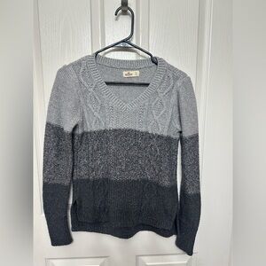 Hollister V-Neck Sweater in Gray Tones